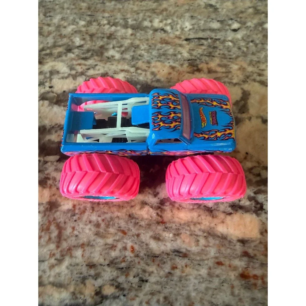 Hot Wheels Monster Truck Glow in the Dark PURE MUSCLE